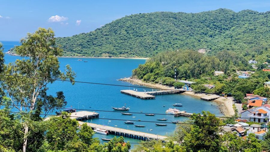 Da Nang/Hoi An: Cham Islands Snorkeling by High-Speed Boat - A Vietnamese family-style lunch on the island