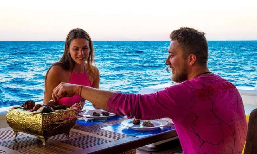 Dahab: luxury Snorkeling cruise with buffet lunch - Setting out from Dahab