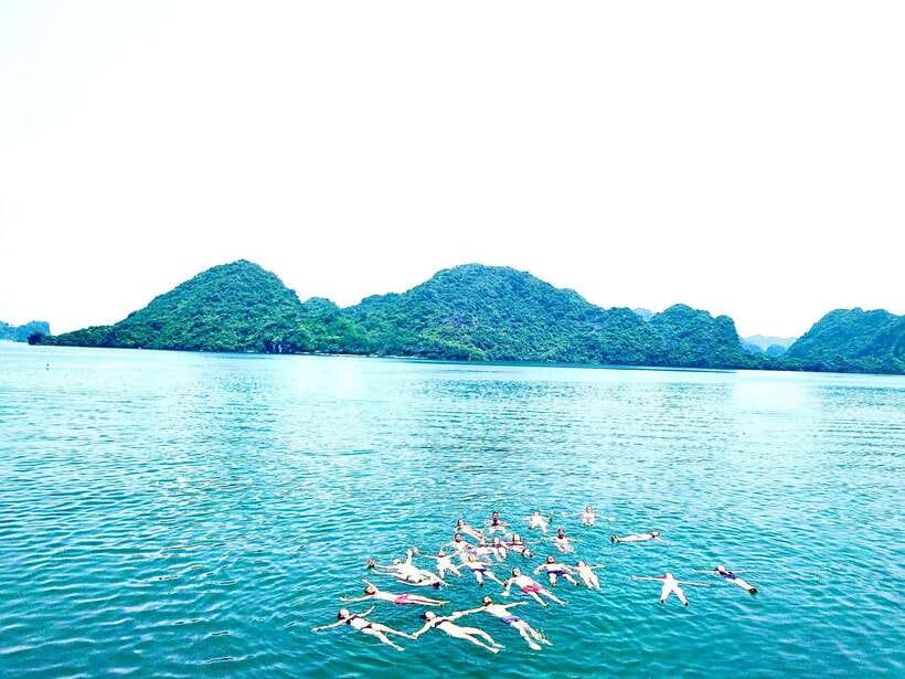 Đảo Cát Bà : 1Day Kayaking,Swimming,Cycling,Snorkeling,Lunch - Floating homes and Lan Ha Bay limestone islands
