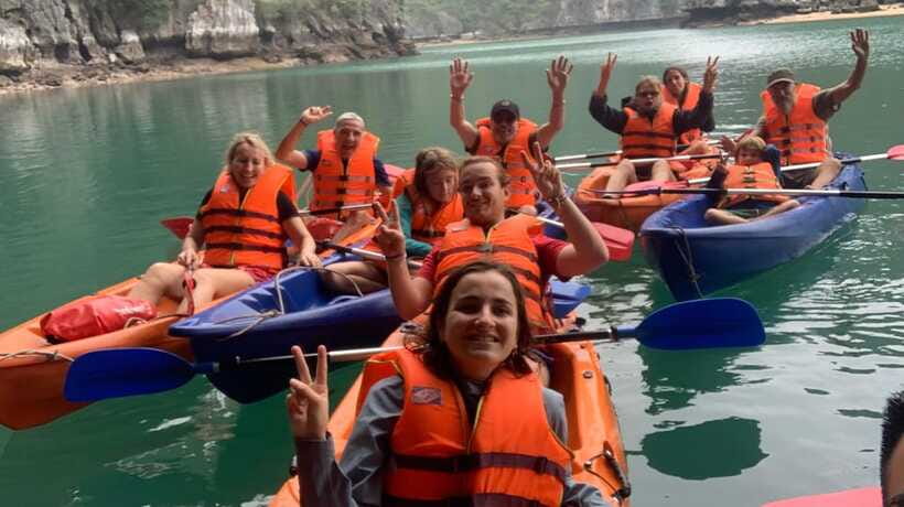 Đảo Cát Bà : 1Day Kayaking,Swimming,Cycling,Snorkeling,Lunch - Swimming and jumping at Cam Lagoon