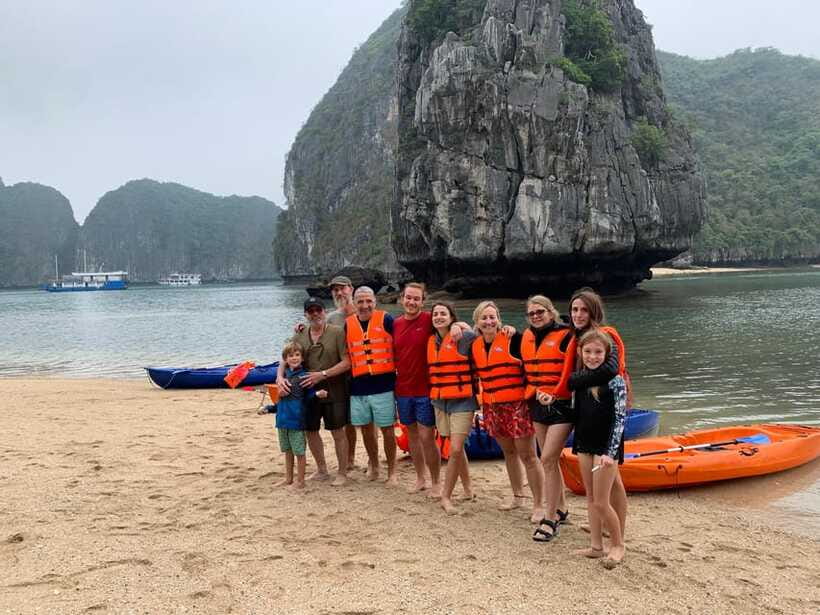 Đảo Cát Bà : 1Day Kayaking,Swimming,Cycling,Snorkeling,Lunch - Cycling rice fields to Viet Hai village