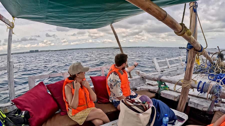 DAR ES SALAAM:BONGOYO ISLAND SNORKELING TOUR & BEACH ESCAPE - Snorkeling over coral and tropical fish