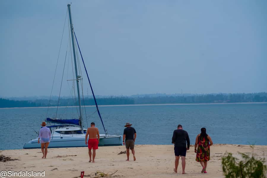 DAR ES SALAAM:BONGOYO ISLAND SNORKELING TOUR & BEACH ESCAPE - Lunch on the island, with cash in hand