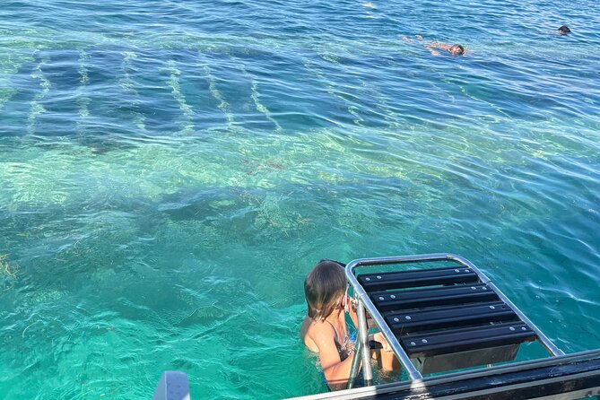Day Lagoon 100% Sailing stops Snorkelling Paddle - Food, drinks, and the social side of the trip