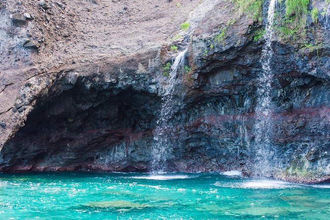 Deluxe Na Pali Morning Snorkel Tour on the Lucky Lady - Along the cliffs, valleys, and waterfalls