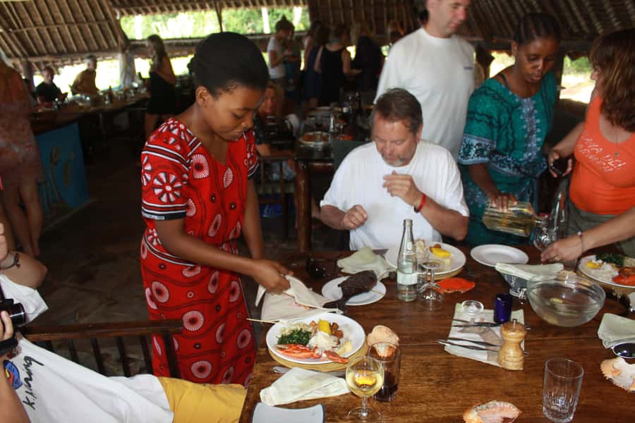 Diani Beach: Kisite Marine Park Dhow & Snorkeling with Lunch - Timing, weather, and small practical details