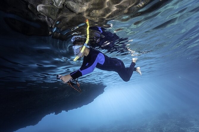 Dolphin, Sea Cave & Captain Cook Snorkel Combo in Kealakekua Bay - A fast run toward Captain Cook Monument