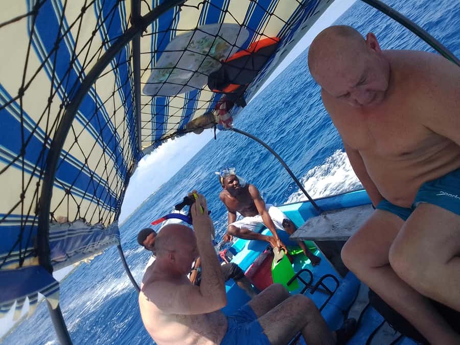 Dolphins & Snorkeling Zanzibar: Mnemba Island Tour - Guides, languages, and group size