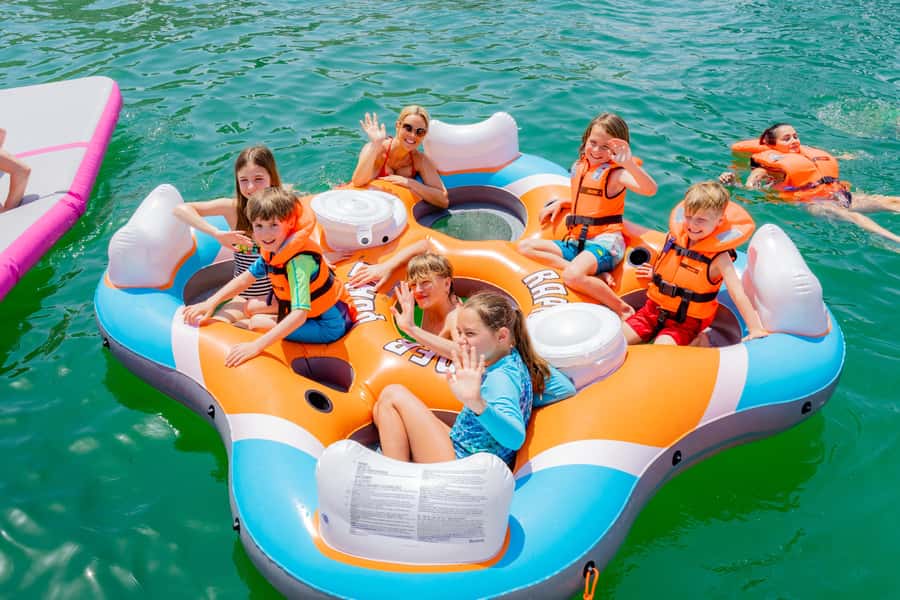Dubai: Yacht Cruise with Swimming, Snorkeling and BBQ Lunch - Snorkeling in Dubai: keep expectations modest