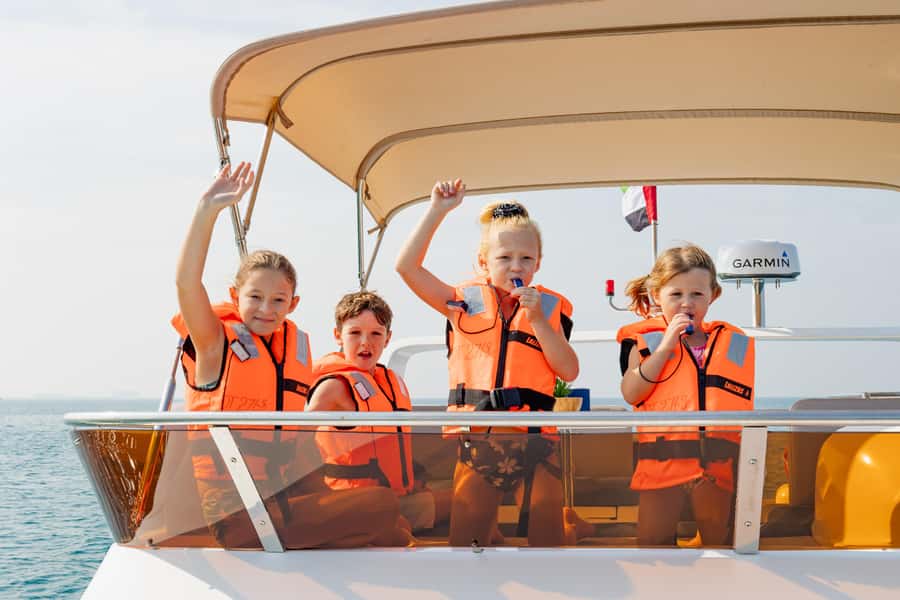 Dubai: Yacht Cruise with Swimming, Snorkeling and BBQ Lunch - BBQ lunch, drinks, and the rhythm of the day