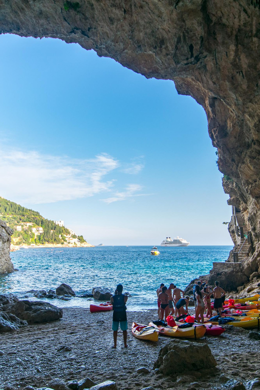 Dubrovnik: Afternoon Kayaking and Snorkeling Tour - The return paddle along the shoreline