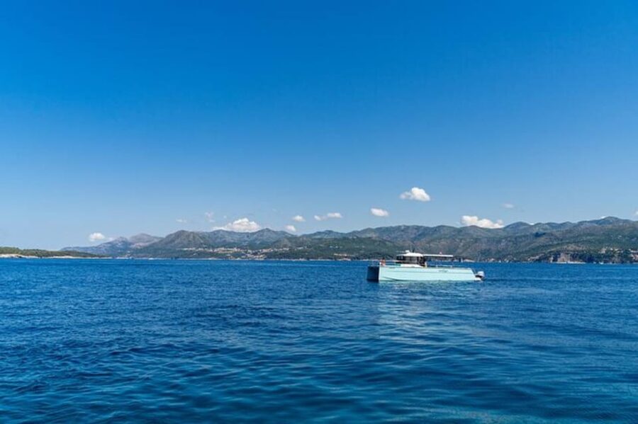 Dubrovnik: Blue Cave Catamaran Tour with Drinks and Snorkel - A relaxed catamaran ride from Dubrovnik