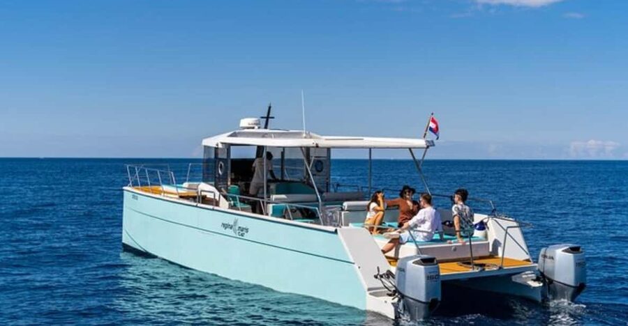 Dubrovnik: Blue Cave Catamaran Tour with Drinks and Snorkel - Šunj Beach and the unusual pleasure of real sand