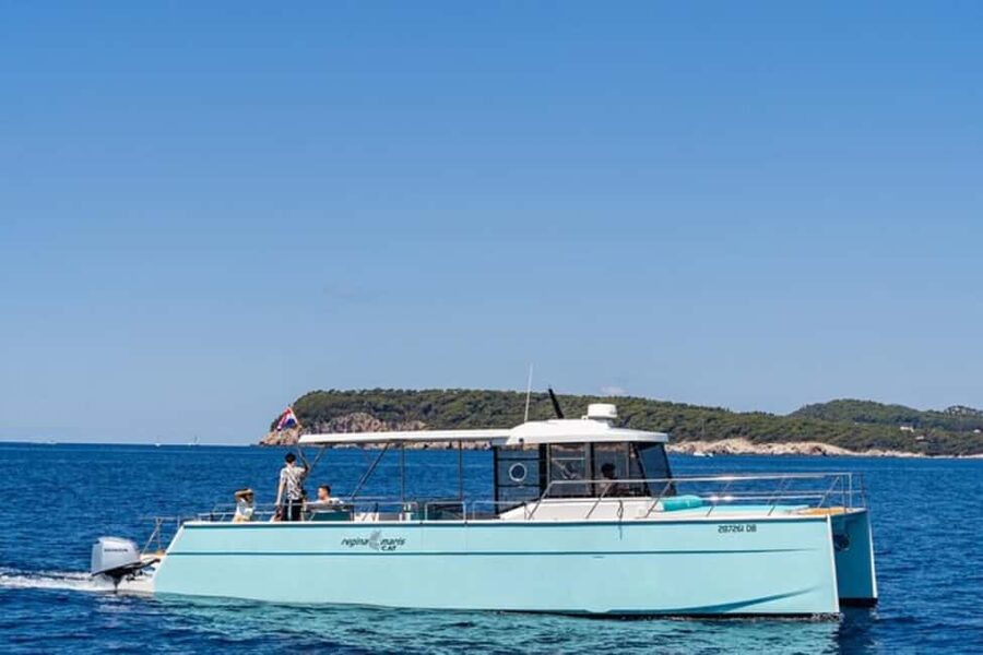 Dubrovnik: Blue Cave Catamaran Tour with Drinks and Snorkel - The crew and the level of guiding