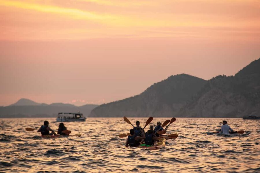 Dubrovnik: Sunset Kayaking and Snorkeling Tour - Why Dubrovnik looks different from a kayak