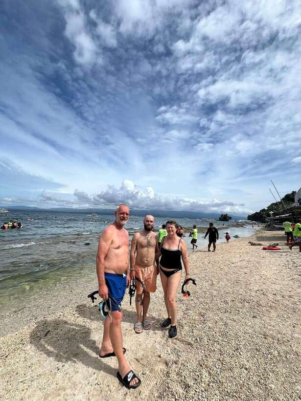 Dumaguete Apo Island Snorkel with turtle Tour - The outrigger boat crossing to Apo Island