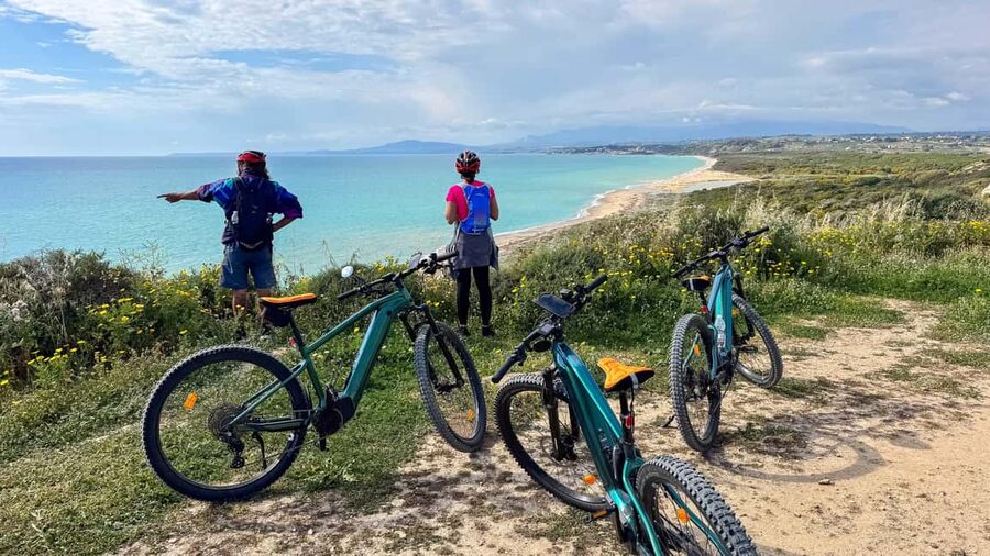 E-Bike Scala dei Turchi: Food tasting, villages, snorkeling, nature reserve - Sicilian villages and a small taste of local food