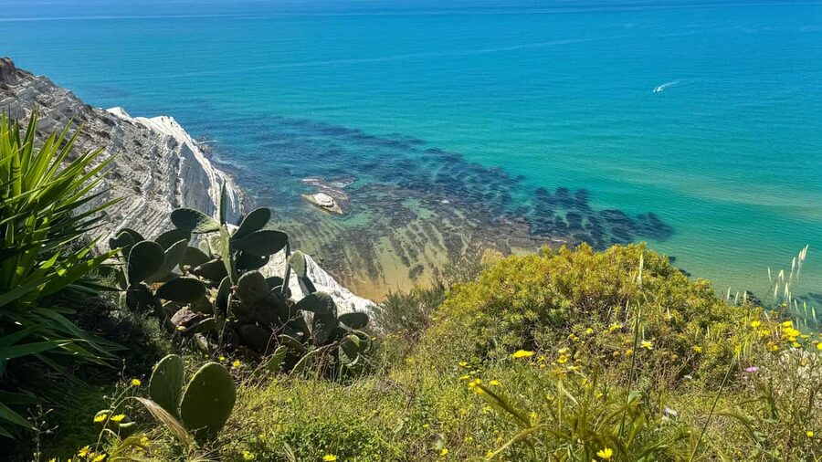 E-Bike Scala dei Turchi: Food tasting, villages, snorkeling, nature reserve - Scala dei Turchi: the dramatic opening stop