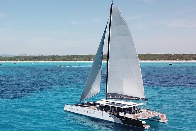 Excursion to the Rosario Islands with Lunch and Snorkeling - A spacious boat makes the long ride worthwhile