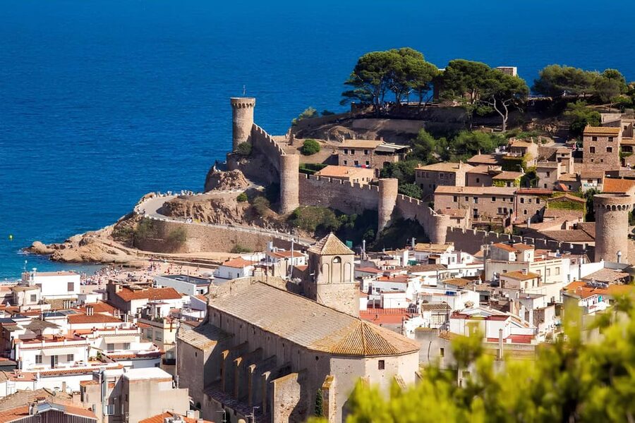 Explore Costa Brava & Tossa de Mar: Trails, snorkel & meal - Walking the Camí de Ronda