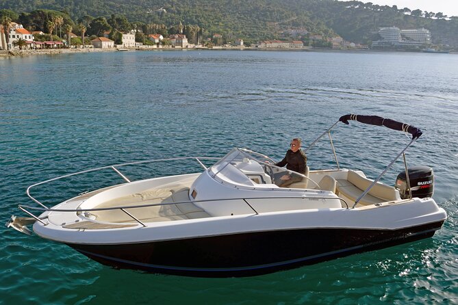 Explore Santorini and its volcanic wonders with Alex Private Boat - Why this private Santorini cruise is worth your time