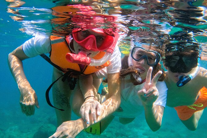 From Abu Dhabi: Snorkeling with Turtles in Fujairah with BBQ - What the boat adds to a snorkeling day