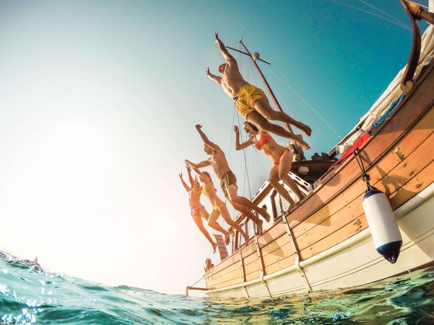 From Amalfi: Capri Island Boat Tour with Snorkeling & Drinks - Finding the boat at Amalfi’s Darsena pier
