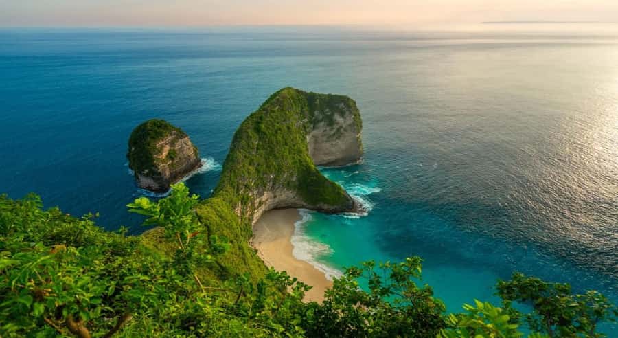 From Bali: Nusa Penida Private Snorkeling and Land Tour - The private car makes the island tour possible