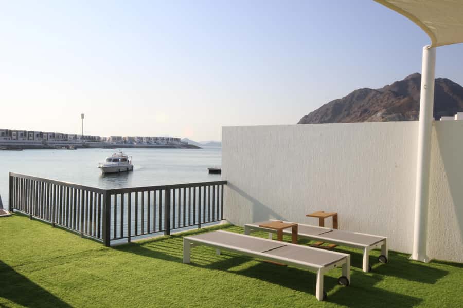 From Dubai: Fujairah Snorkeling with Turtles, Transfer & BBQ - The 42-foot boat and time between swims