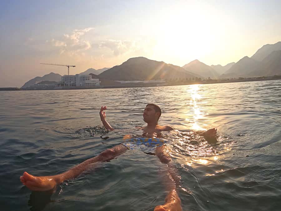 From Dubai: Fujairah Snorkeling with Turtles, Transfer & BBQ - How much value do you get for $135?