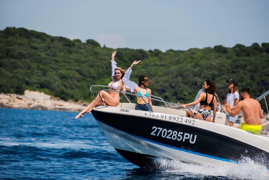From Fazana: Dolphin watching and snorkeling in Blue Cave - Timing, weather, and comfort on the water