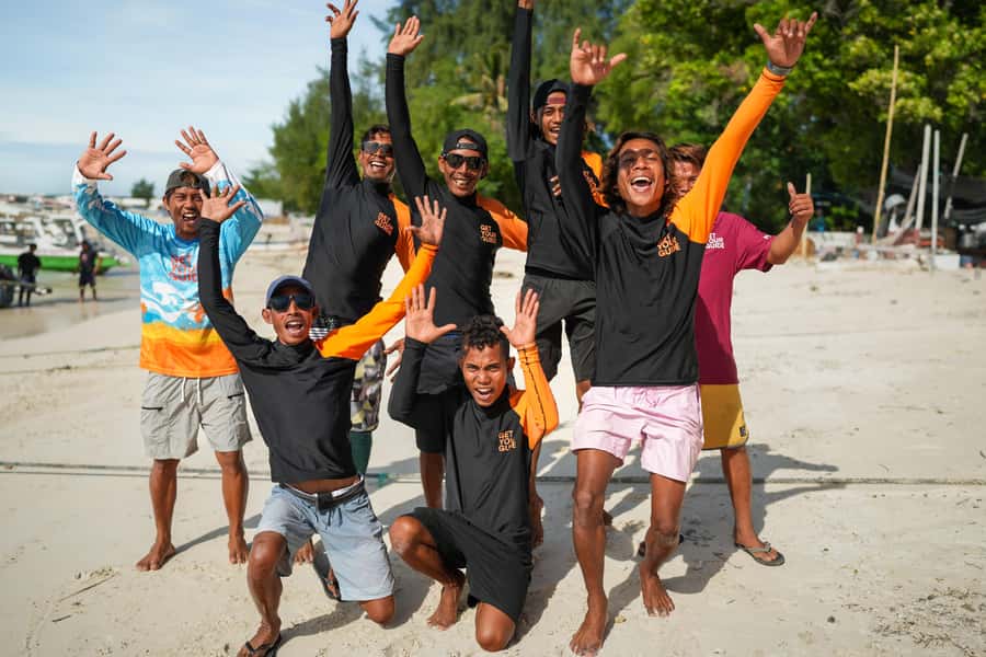 From Gili Air: Snorkeling with Turtles & Underwater Statue - Gili Meno lunch and free time