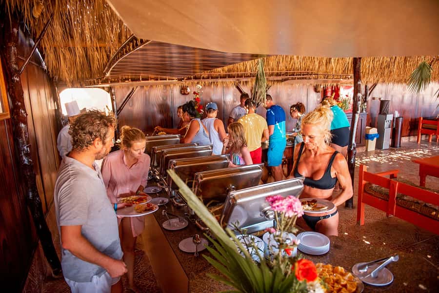 From Hurghada: Paradise Island Snorkeling Cruise with Lunch - Beach time, photos, and the island atmosphere