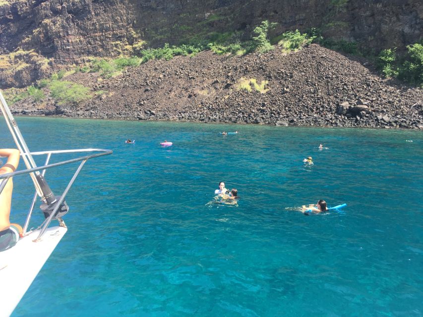 From Keauhou Bay: Snorkel Cruise to Captain Cook's Monument - Crew care and Hawaiian cultural context