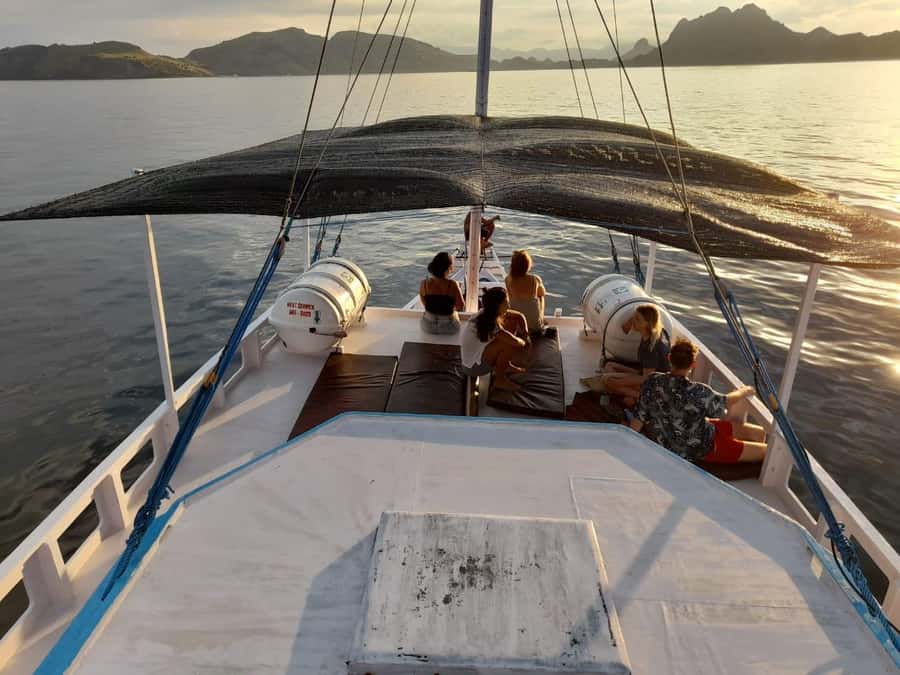 From Labuan Bajo Explore komodo island & Snorkeling - Siaba Island for turtles and reef life