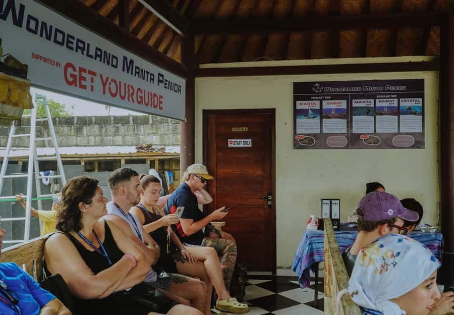 From Lembongan: Manta Point Snorkeling & West Penida Tour - Lunch and the switch to Nusa Penida by car