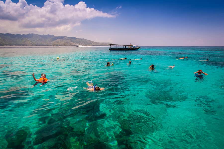 From Lombok: Gili Islands Snorkeling Day Trip - Gili Trawangan: a first look above and below water