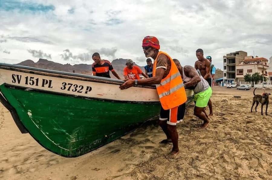 From Mindelo: Snorkel and Swim with Sea Turtles - The boat ride and the first turtle encounter