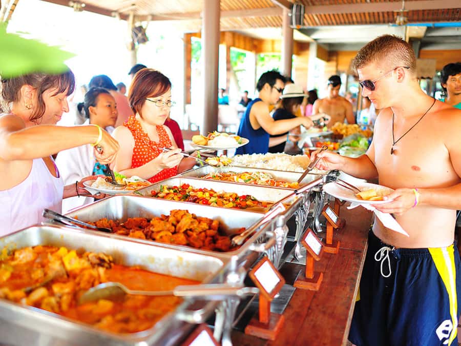 From Samui: Koh Tao and Nangyuan Snorkeling Tour Day Trip - Guides, safety, and the group experience