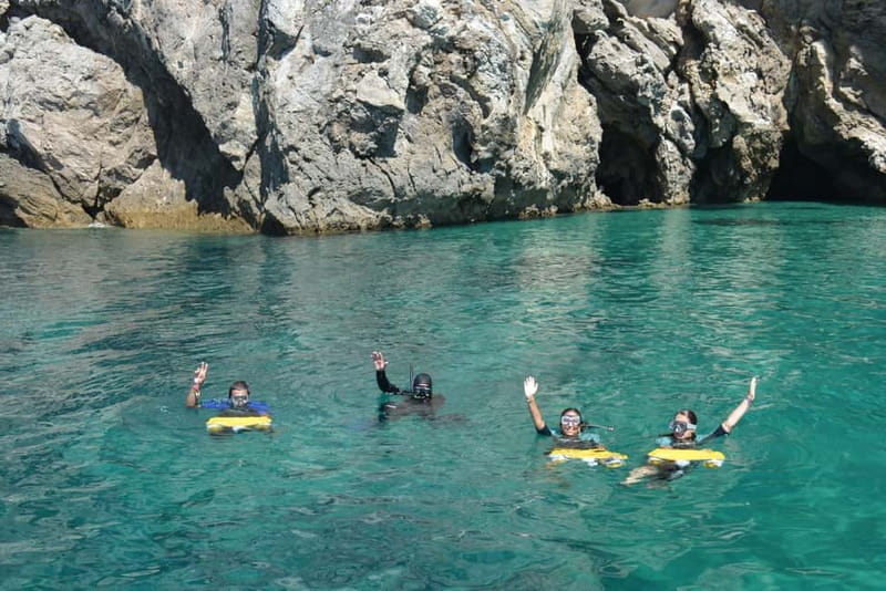From Sesimbra: Sea Scooter Snorkeling boat Tour - A 20-minute briefing with Bolhas Tours