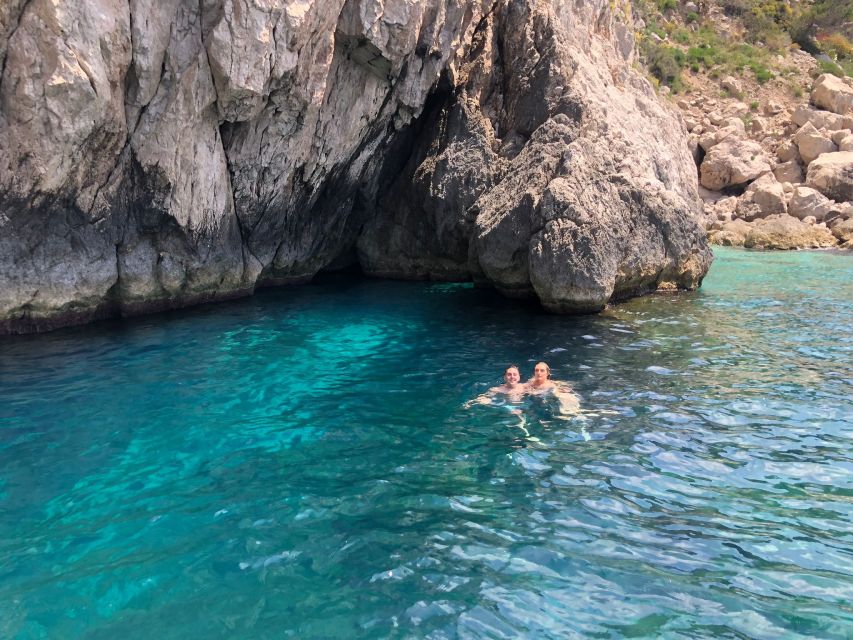 From Sorrento: Ischia and Procida Boat Tour with Snorkeling - Food, drinks, and the small-group feel