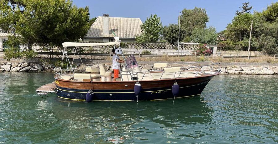 From Terracina: Circeo Caves Boat Trip with Snorkeling - Finding the wooden information office