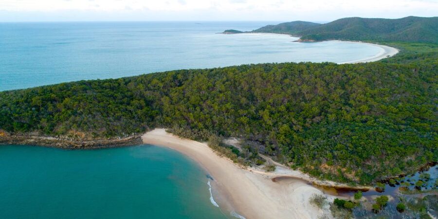 From Yeppoon: Great Keppel Island Snorkeling Hire with Lunch - Lunch at The Hideaway Bar & Bistro