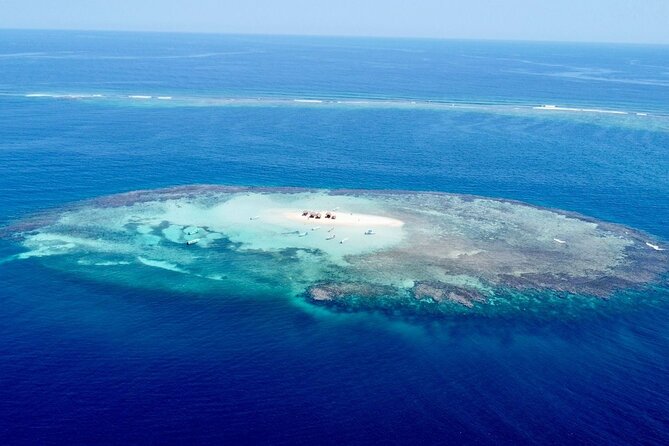 Full-Day Tour to Punta Rucia and Cayo Arena with Snorkeling - The speedboat ride is half the fun