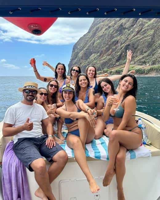 Funchal: Private Boat Tour w/Snorkel & Paddle up 11 people - A relaxed cruise past Funchal and Câmara de Lobos