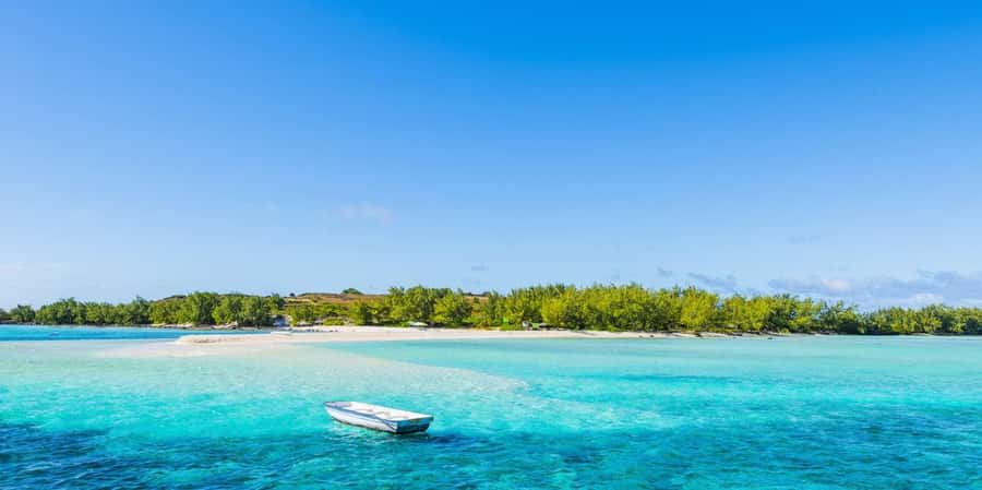 GBaie: 3 North Islands Cruise, Lunch & CoindeMire Snorkeling - Snorkeling near the islands