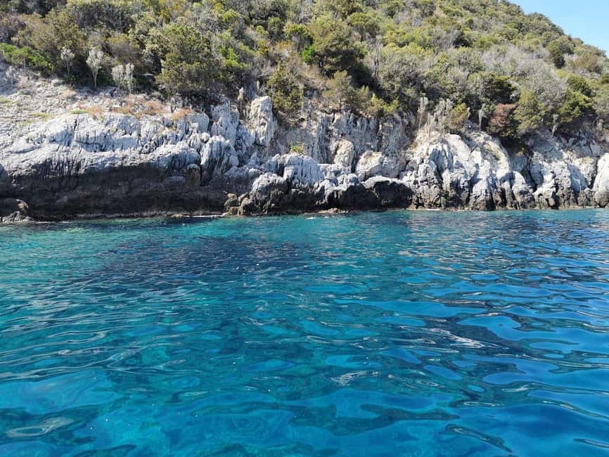 Giglio Island (Tuscania): Tour and snorkelling on a dinghy - Cala dell’Allume: the first major water stop