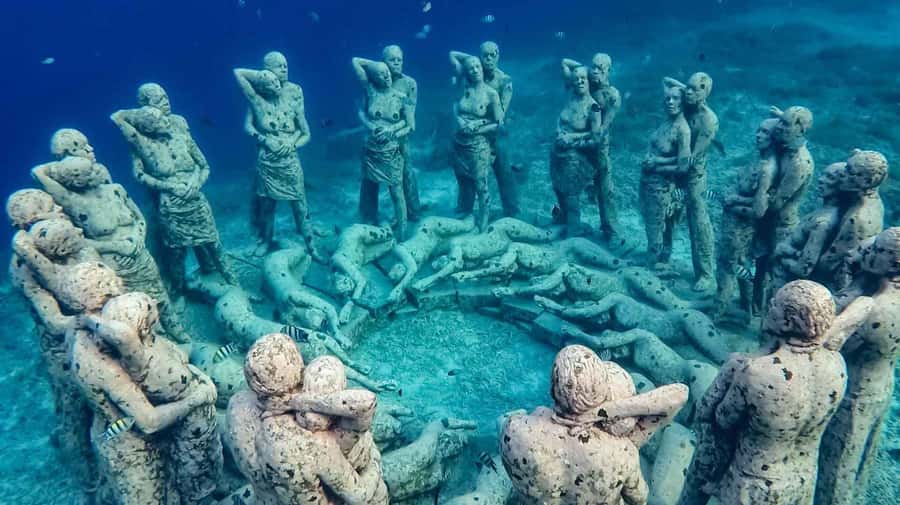 Gili Trawangan: 3-Gili Islands Snorkel Sunset Cruise w/ BBQ - Crew care and optional photos