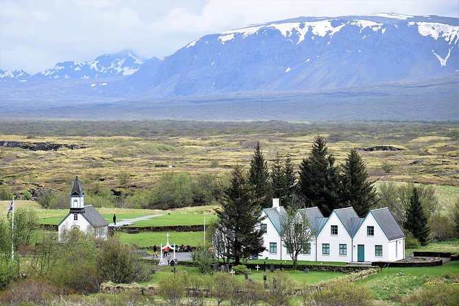 Golden Circle & Snorkeling in Silfra From Reykjavík with Free Photos - What the guide adds to the drive