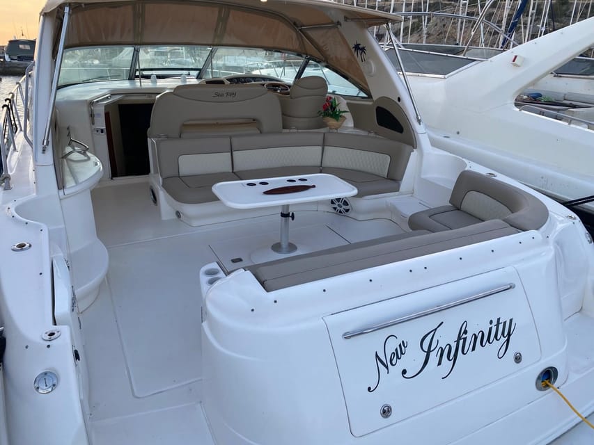 Gran Canaria: Private Yacht Excursion with Drinks, Lunch, and Snorkeling - A private boat day with a social feel
